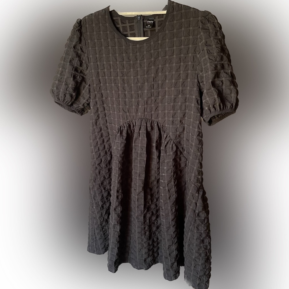 DAZY Maternity Dress with Puff Sleeves and Modern Street Style Textured Fabric